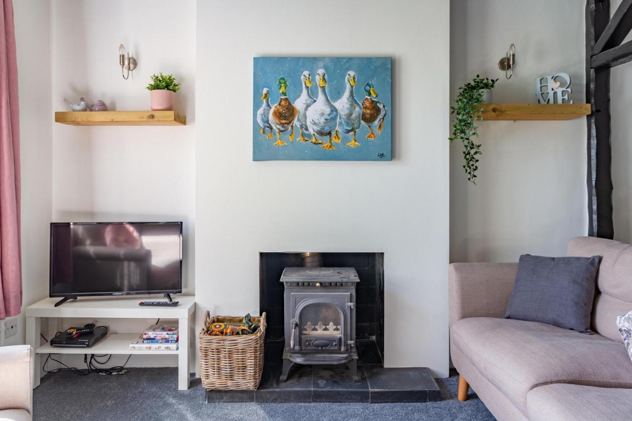 Family Friendly Cottage With Bunk Beds And Courtyard Malmesbury Esterno foto